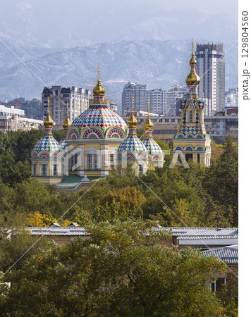 カザフスタン、緑豊かなアルマトイに佇むゼンコフ教会 Zenkov Cathedral, Almaty カザフスタン、緑豊かなアルマトイに佇むゼンコフ教会 Zenkov Cathedral, Almaty 129804560