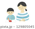 イラストを描く子供を見守る母 129805045