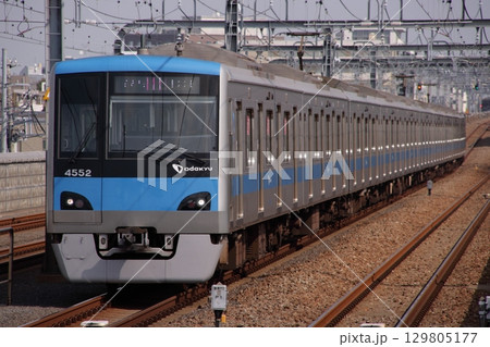 連続高架線を走行する小田急4000形電車_2009/10/19撮影 129805177