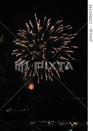三井アウトレットパーク 横浜ベイサイドの花火（神奈川県横浜市金沢区白帆） 129805348