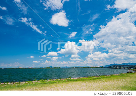 琵琶湖夏景色　滋賀県大津市 129806105