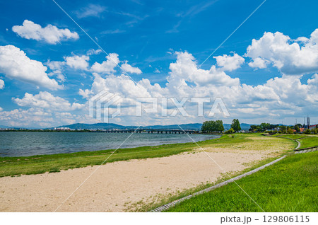 琵琶湖夏景色　滋賀県大津市 129806115