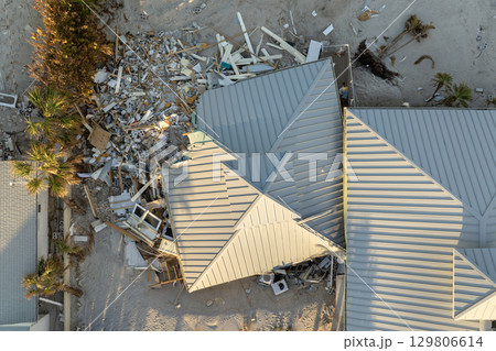 Hurricane Milton storm surge severe damage to waterfront house on Manasota Key, Florida. Destroyed home on gulf coast Hurricane Milton storm surge severe damage to waterfront house on Manasota Key, Florida. Destroyed home on gulf coast 129806614