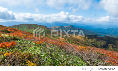 秋の栗駒山登山(栗駒山~秣岳 : 秣岳方面の眺め) 秋の栗駒山登山(栗駒山~秣岳 : 秣岳方面の眺め) 129807842