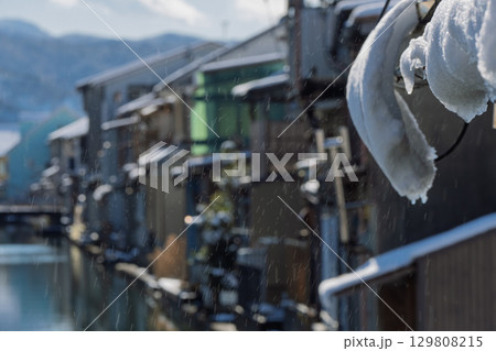 昔ながらのレトロな風景の漁師町舞鶴市吉原地区を撮影 129808215