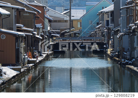 昔ながらのレトロな風景の漁師町舞鶴市吉原地区を撮影 129808219