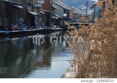 昔ながらのレトロな風景の漁師町舞鶴市吉原地区を撮影 129808253