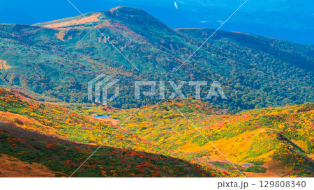 秋の栗駒山登山（栗駒山～秣岳 ： 秣岳方面の眺め） 129808340