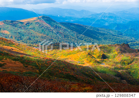秋の栗駒山登山（栗駒山～秣岳 ： 秣岳方面の眺め） 129808347