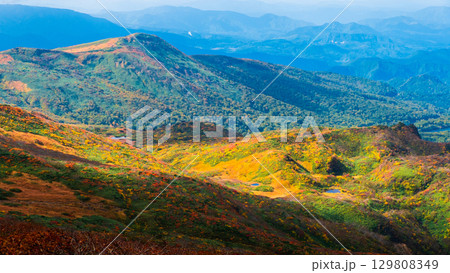 秋の栗駒山登山（栗駒山～秣岳 ： 秣岳方面の眺め） 129808349