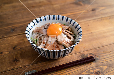 ローストポーク丼 129808969