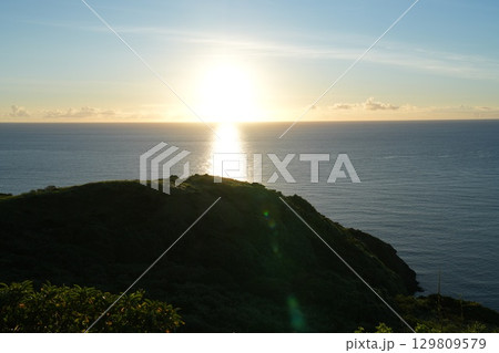 【沖縄県石垣島】平久保崎からの夕景 129809579