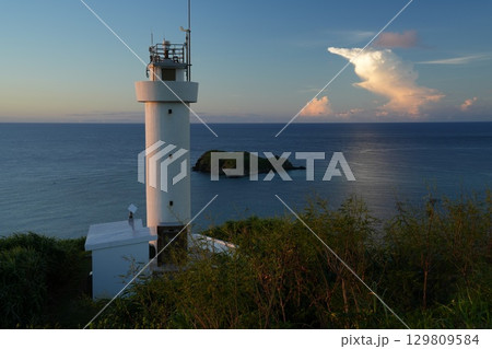 【沖縄県石垣島】平久保崎からの夕景 129809584