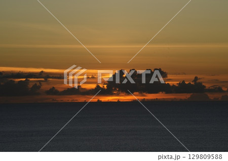 【沖縄県石垣島】平久保崎からの夕景 129809588