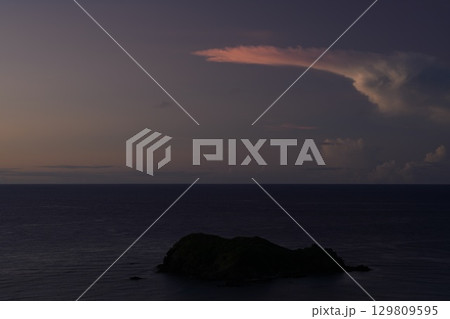 【沖縄県石垣島】平久保崎からの夕景 129809595