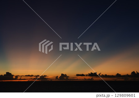 【沖縄県石垣島】平久保崎からの夕景 129809601