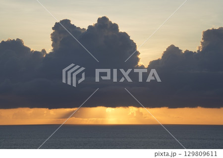 【沖縄県石垣島】平久保崎からの夕景 129809611