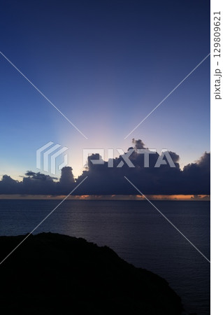 【沖縄県石垣島】平久保崎からの夕景 129809621
