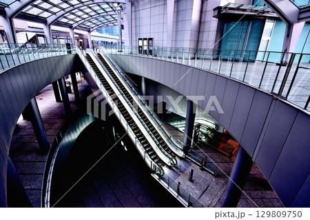 エスカレーター 129809750