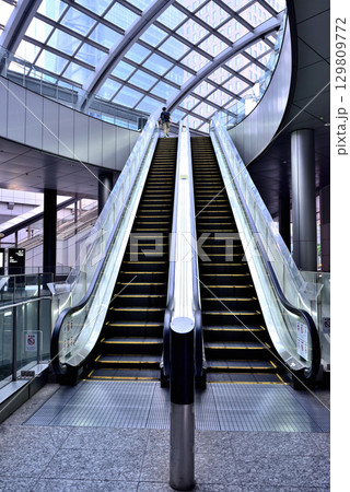 エスカレーター 129809772