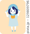 セーラー服を着ているかわいい女の子 129809796