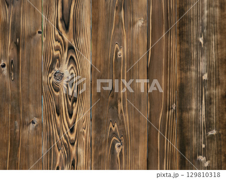 古い板壁 129810318