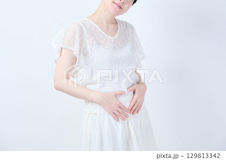 女性のお腹のパーツイメージ 129813342