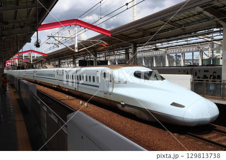 岡山駅に到着する山陽・九州新幹線N700系（みずほ・ひかり・さくら・こだま） 129813738