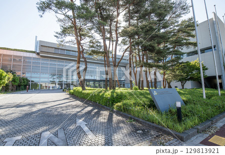 茨城県つくば市　快晴のつくば国際会議場（エポカルつくば） 129813921