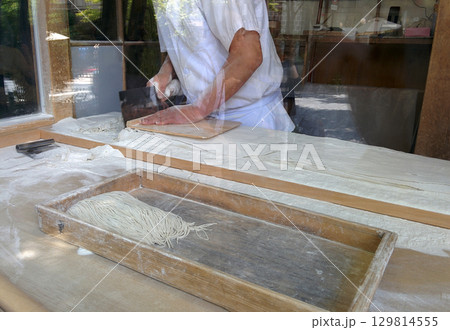 Making of japanese SOBA noodle / 日本そば・手打ちそばのそば切り工程 Making of japanese SOBA noodle / 日本そば・手打ちそばのそば切り工程 129814555
