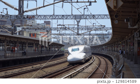 通過線のカーブを駆ける東海道新幹線N700A 通過線のカーブを駆ける東海道新幹線N700A 129814589