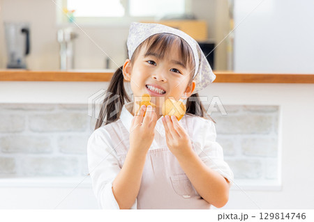 クッキー作り　親子 129814746