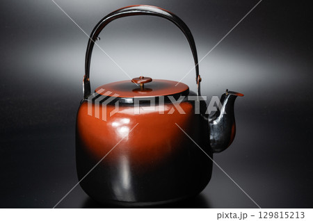 銅製水注 腰黒薬缶3｜利休形の端正な口蓋付茶道具 129815213