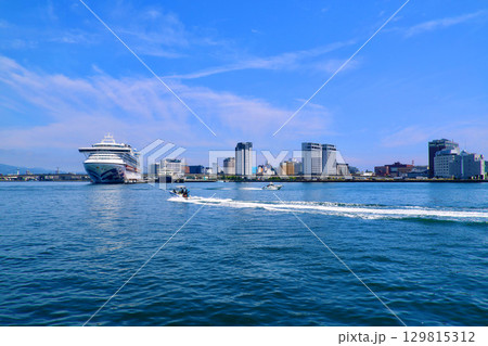 函館港と船(北海道・函館市) 函館港と船(北海道・函館市) 129815312