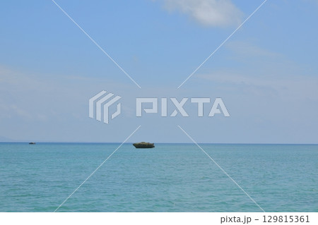 黒島の伊古桟橋からの美しい海の眺め 129815361