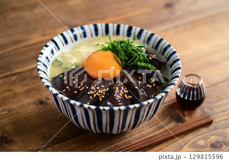 カツオのタタキととろろ丼 129815596