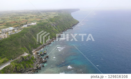 南国の海岸のドローン空撮 南国の海岸のドローン空撮 129816108