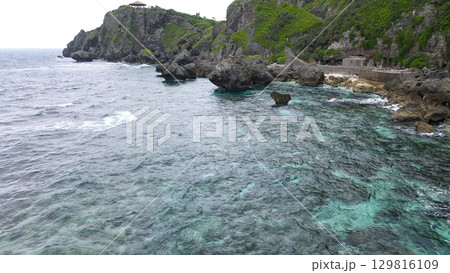南国の海岸のドローン空撮 南国の海岸のドローン空撮 129816109