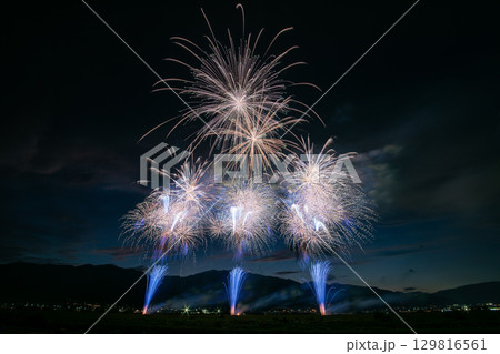 山梨県下最大級 日本トップクラスの花火大会 神明の花火 山梨県下最大級 日本トップクラスの花火大会 神明の花火 129816561