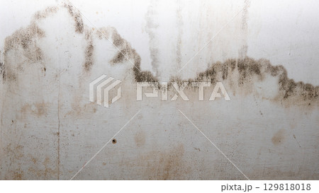 Flooding rainwater or floor heating systems, causing damage, peeling paint and mildew. Flooding rainwater or floor heating systems, causing damage, peeling paint and mildew. 129818018