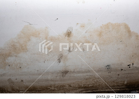 Flooding rainwater or floor heating systems, causing damage, peeling paint and mildew. 129818023
