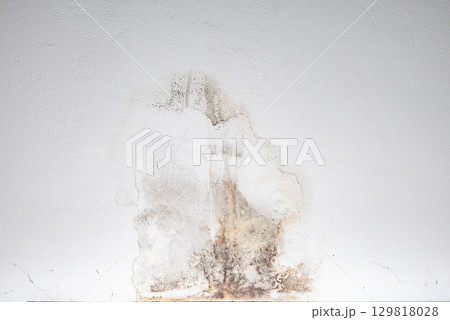 Flooding rainwater or floor heating systems, causing damage, peeling paint and mildew. Flooding rainwater or floor heating systems, causing damage, peeling paint and mildew. 129818028