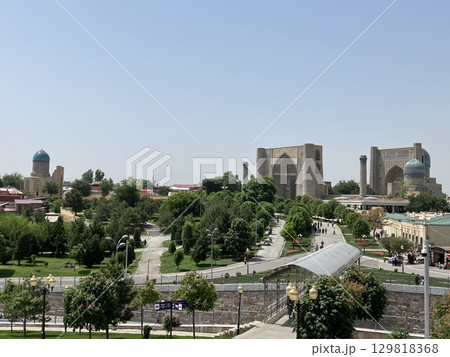 ウズベキスタン　サマルカンドの街並み 129818368