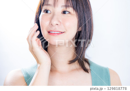 笑顔の女性　ビューティー 129818778