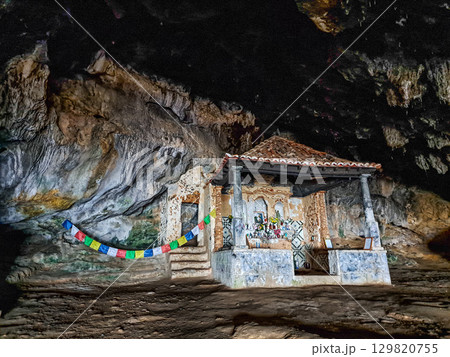 Dark interior of Lapa de Santa Margarida in Arrabida, Setubal, Portugal. Cave with small chapel of spontaneous worship 129820755