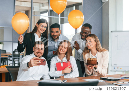 Employee having a birthday in the office, group of workers 129821507