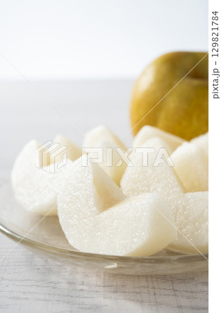 くし形切りの梨 くし形切りの梨 129821784