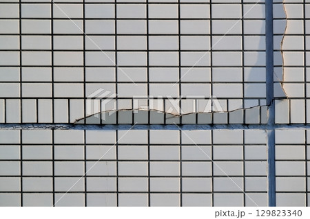 外壁タイルのひび割れ イメージ 外壁タイルのひび割れ イメージ 129823340