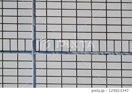 外壁タイルのひび割れ　イメージ 129823347