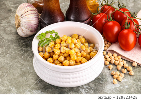 Canned chickpea in the bowl 129823428